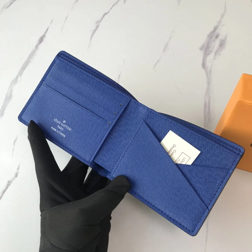 CE - New Wallets LUV 046