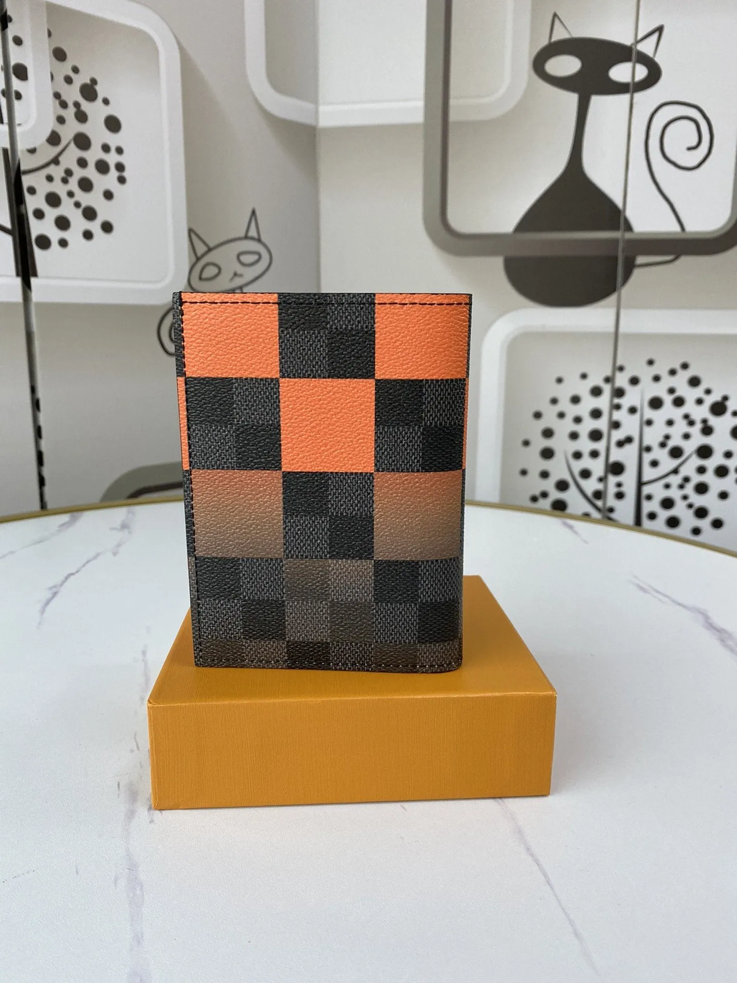 CE - New Wallets LUV 047